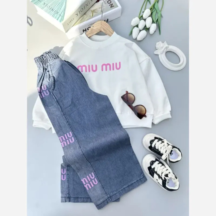 ست بلوز و شلوار لی دخترانه بچگانه طرح Miu Miu دورس لاکرا سایز 45 تا 70